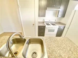 Photo #5: 2614457 Listing 