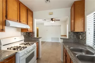 Photo #2: 2614476 Listing