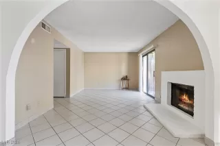 Photo #3: 2614506 Listing