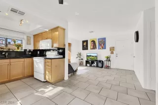 Photo #6: 2614507 Listing