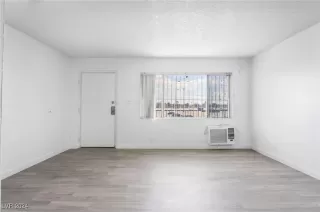 Photo #5: 2614533 Listing 