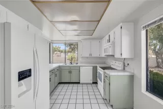 Photo #4: 2614536 Listing