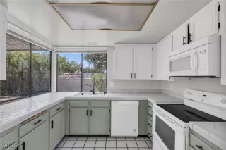 Photo #6: 2614536 Listing