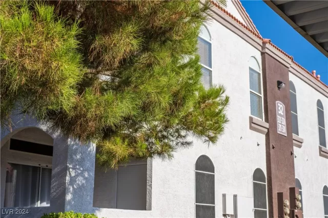 MLS: 2614559 Condo For Sale