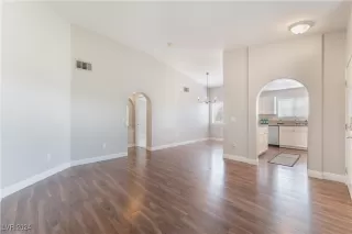 Photo #4: 2614638 Listing