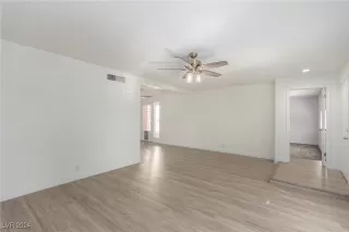 Photo #5: 2614797 Listing