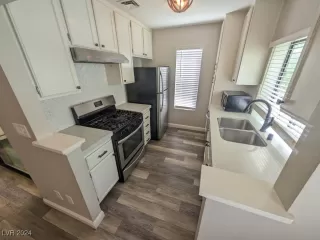 Photo #5: 2614874 Listing