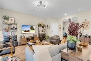 Photo #2: 2614908 Listing 