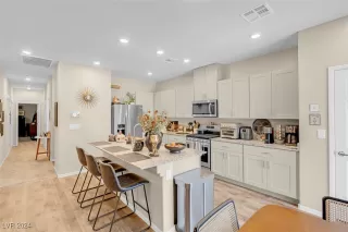 Photo #4: 2614908 Listing 