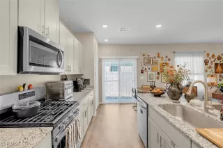 Photo #5: 2614908 Listing 