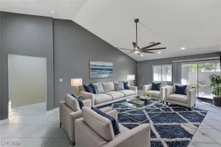 Photo #3: 2614915 Listing