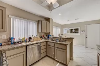 Photo #6: 2614915 Listing