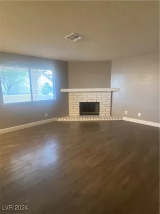 Photo #4: 2614928 Listing