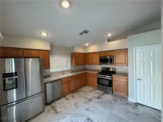 Photo #1: 2614937 Listing 