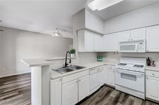 Photo #3: 2614951 Listing