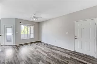 Photo #5: 2614951 Listing