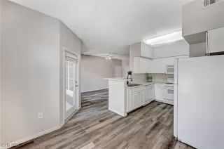 Photo #6: 2614951 Listing