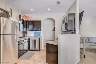 Photo #5: 2614955 Listing