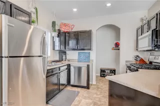 Photo #6: 2614955 Listing