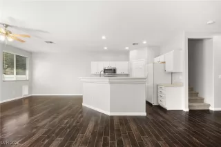 Photo #6: 2615067 Listing