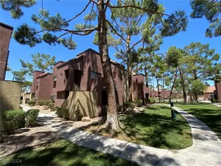 Photo #1: 2615215 Listing 