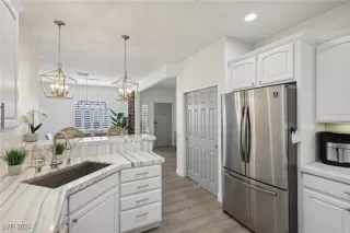 Photo #5: 2615287 Listing