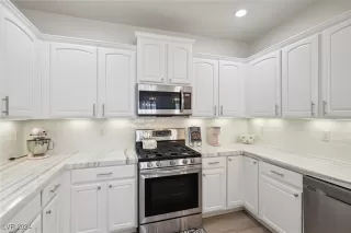 Photo #6: 2615287 Listing