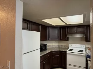 Photo #4: 2615351 Listing 