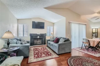 Photo #4: 2615358 Listing