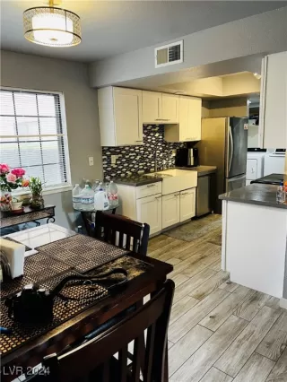 Photo #4: 2615440 Listing