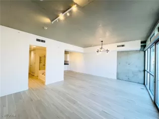 Photo #2: 2615539 Listing