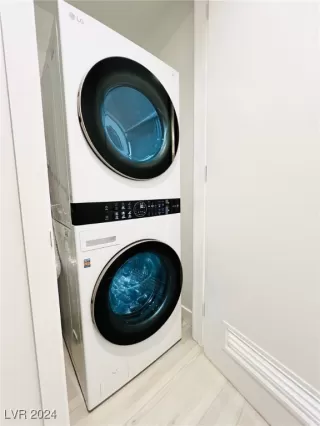 Photo #4: 2615539 Listing