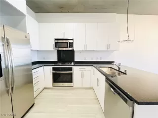 Photo #5: 2615539 Listing