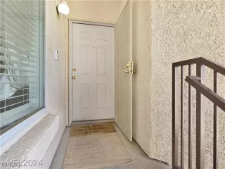 Photo #4: 2615570 Listing