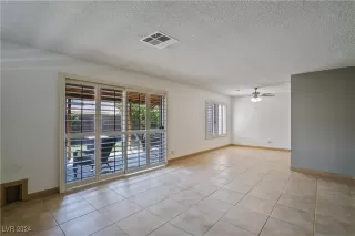 Photo #5: 2615597 Listing 