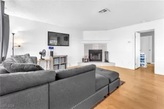 Photo #5: 2615653 Listing