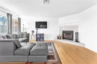 Photo #6: 2615653 Listing