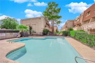 Photo #3: 2615742 Listing