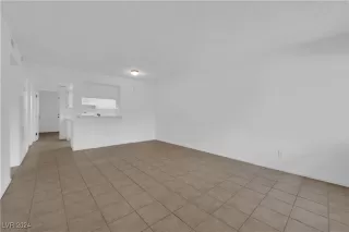 Photo #5: 2615742 Listing