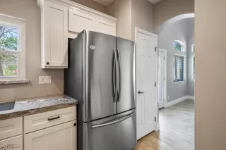 Photo #6: 2615762 Listing