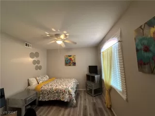 Photo #4: 2615836 Listing