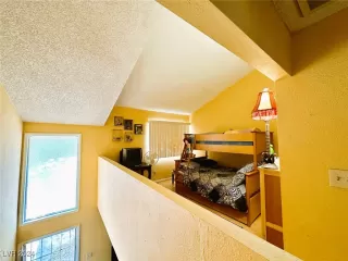 Photo #6: 2615867 Listing