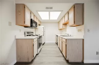 Photo #2: 2615912 Listing