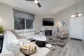 Photo #1: 2615921 Listing