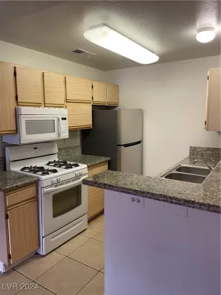 Photo #5: 2615922 Listing 