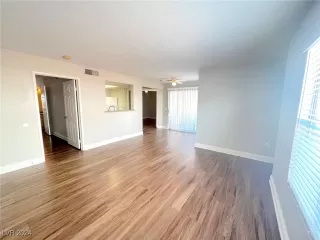 Photo #2: 2616037 Listing 