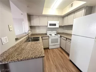 Photo #5: 2616037 Listing 