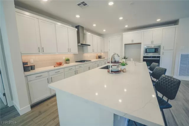 MLS: 2616190 Condo For Sale