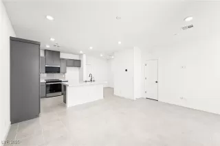 Photo #4: 2616409 Listing 