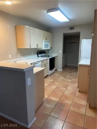 Photo #4: 2616552 Listing 